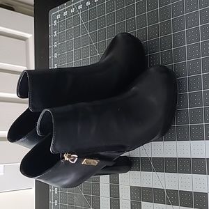 Aldo asadda booties 8.5 black gold accents